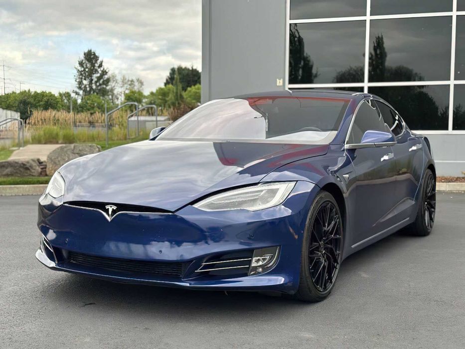Tesla Model S P100D      2017