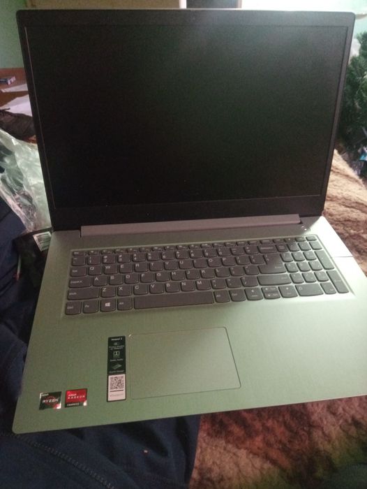 Laptop Lenovo Ideapad 3 uszkodzony. Odbiór osobisty.