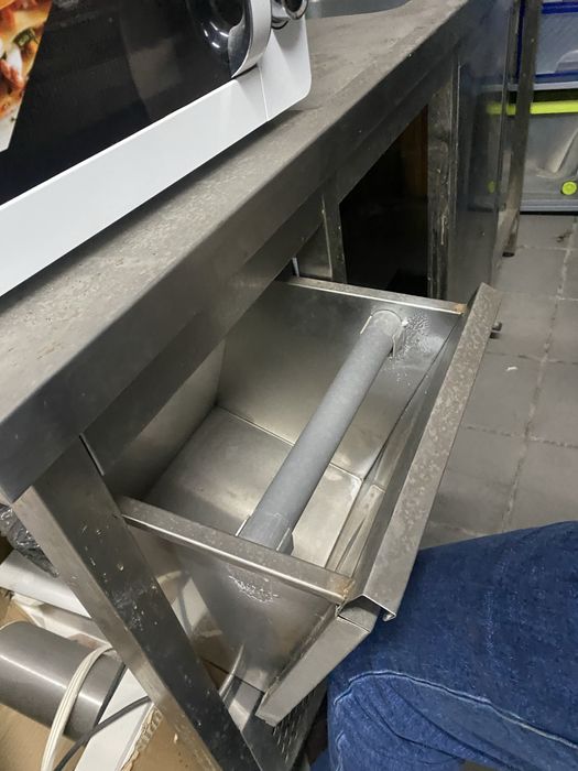 Vitrine, arca, maquina lavar industrial , bancas, …..