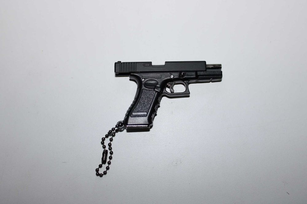 Брелок-пістолет GLOCK G45 — металевий сувенір