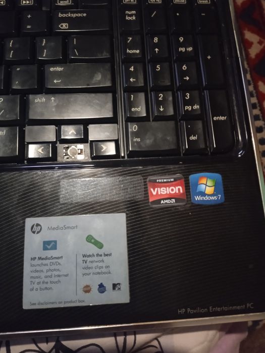 Продам ноутбук, !не запускається! треба батарея