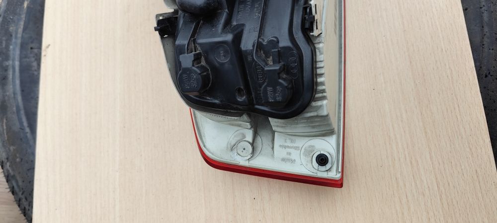 Audi A4 B7 sedan 2006r. Lampa tył prawa oryginał Hella 8E5945096