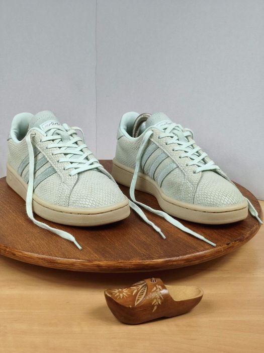 Buty r. 38 Adidas Grand Court EG3977 damskie zamszowe