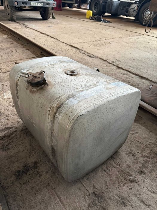 Паливні баки від DAF на 200л і 800л