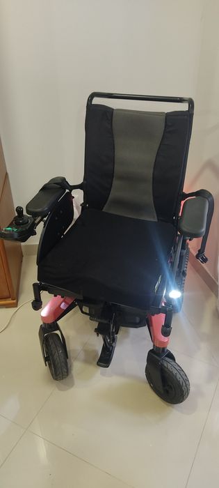 Cadeira de rodas elétrica invacare