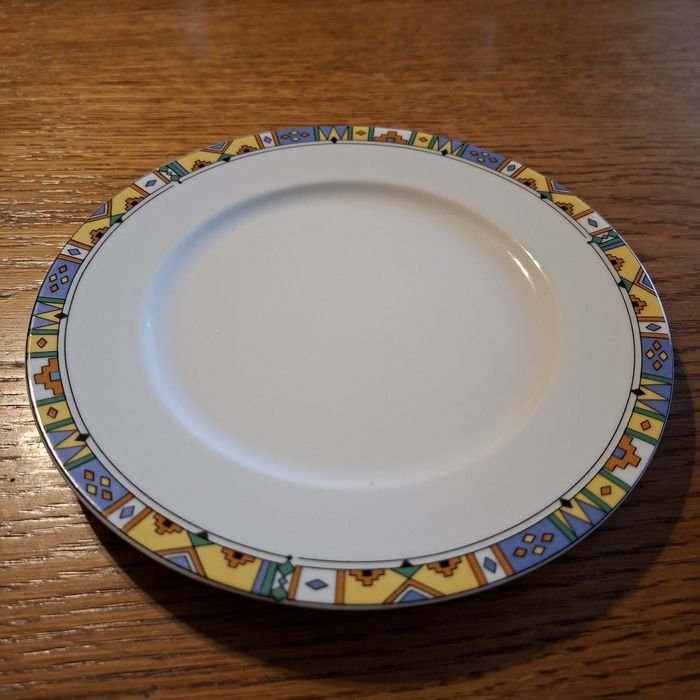 Zestaw filiżanek i spodków z porcelany Wałbrzych