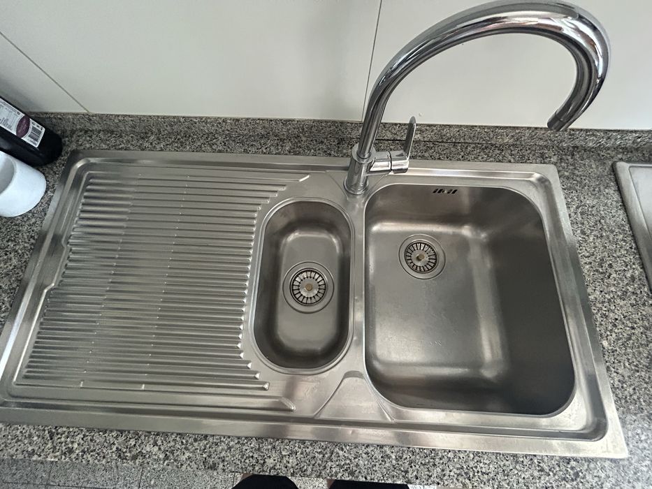 Lava loica inox com torneira