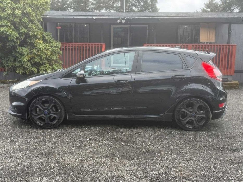 Ford Fiesta ST      2015
