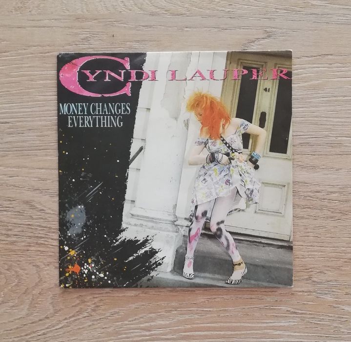 Cyndi Lauper : money changes everything