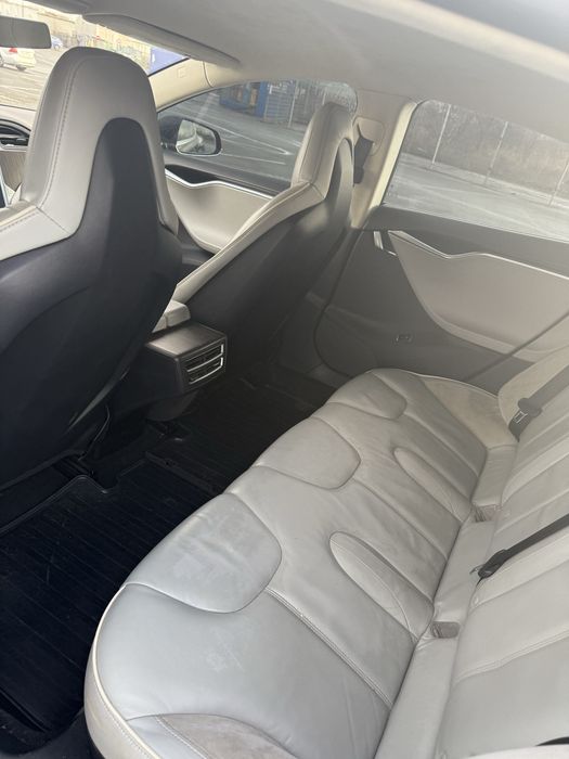 Тесла модел с 85кв перфоменс