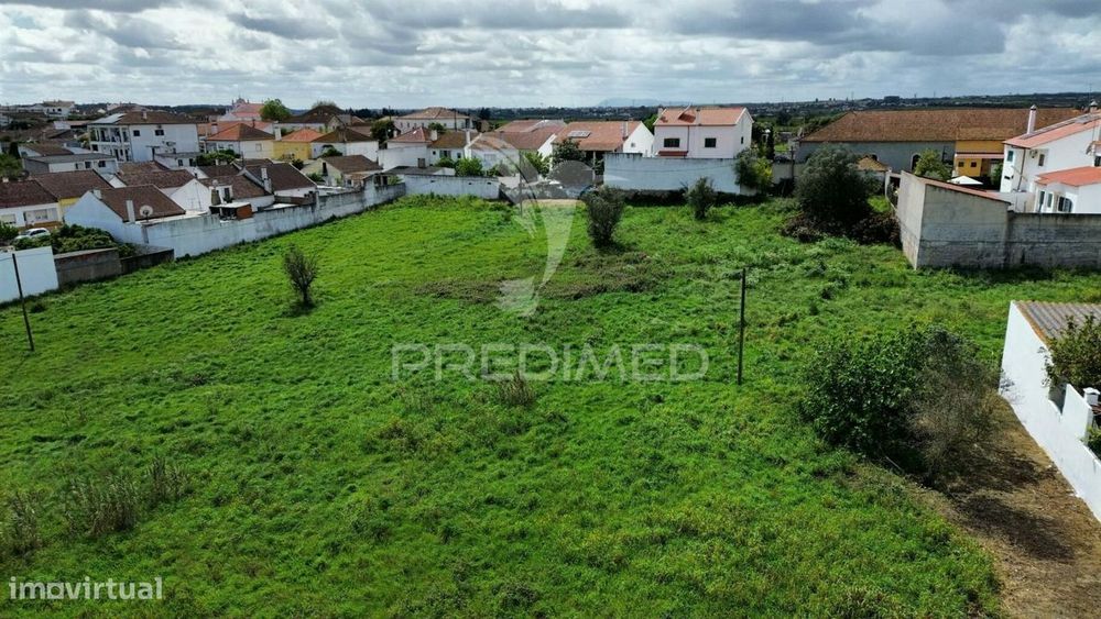 Terreno urbano localizado em Vale de Figueira / Santarém