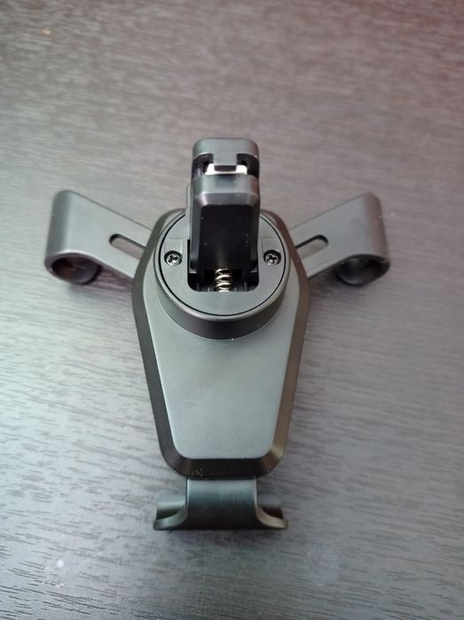 Тримач самозатискний для смартфону в авто