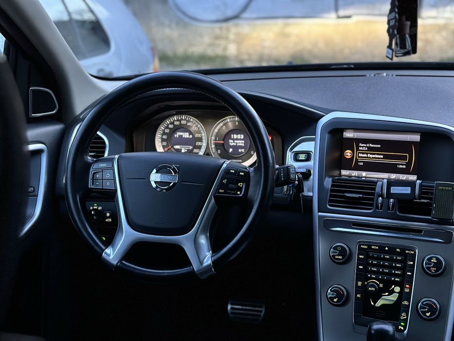 Volvo xc 60. 2,4 d5 AWD automat