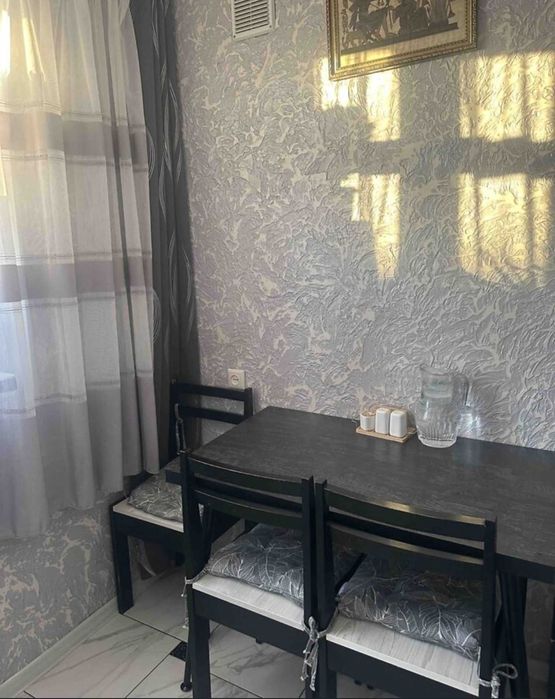 Продаж 2-к квартири в новобудові з власним паркомісцем. Техніка, меблі