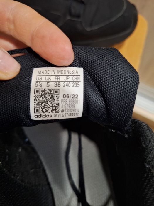 Кросівки Adidas 38 розміру в ідеальному стані