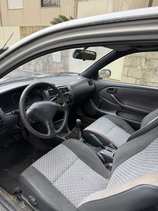 Toyota Starvan 2.0D XL - Comercial - precisa trocar correia e bomba agua