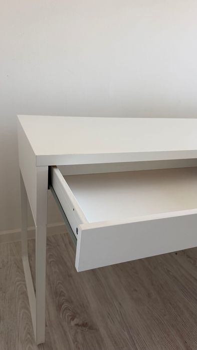 Secretária branca IKEA