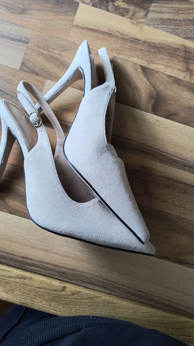 Eleganckie buty beżowe