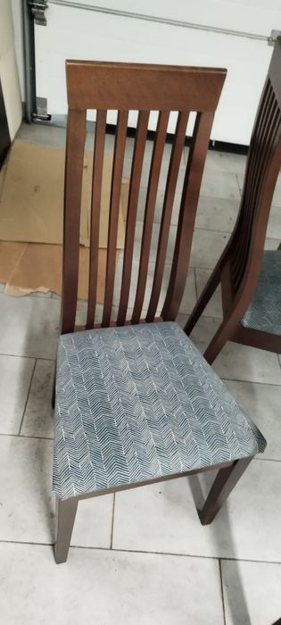 Stół drewniany rozkładany+cztery krzesła