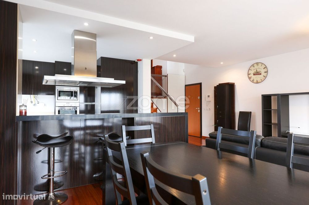 Apartamento T2+1 Duplex em Cond. Fechado com Piscina Cepães, Espose...