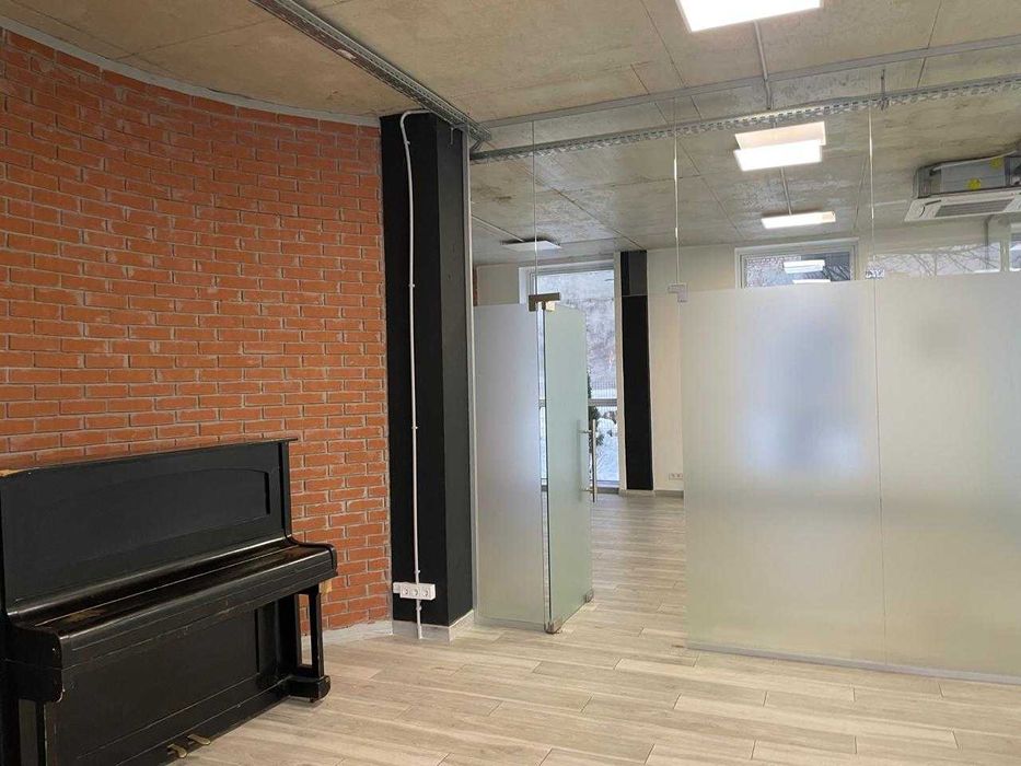 Оренда офісного приміщення 220 м² по вул. Кам’янецькій