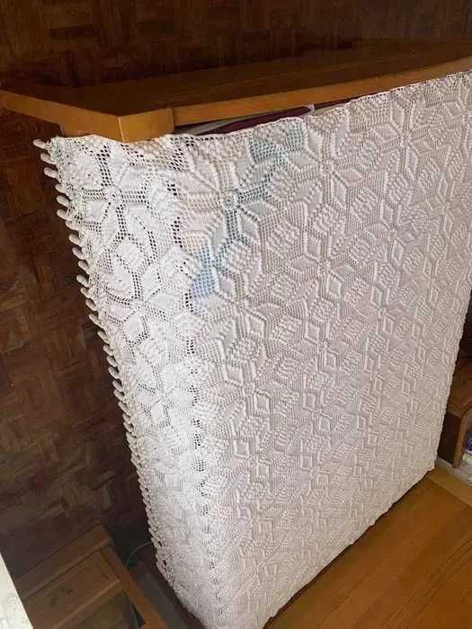 Colcha de renda feita à mão