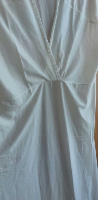 Biała halka lub koszula nocna