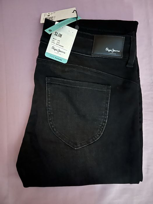 Wyprzedaż spodnie męskie Pepe Jeans London.