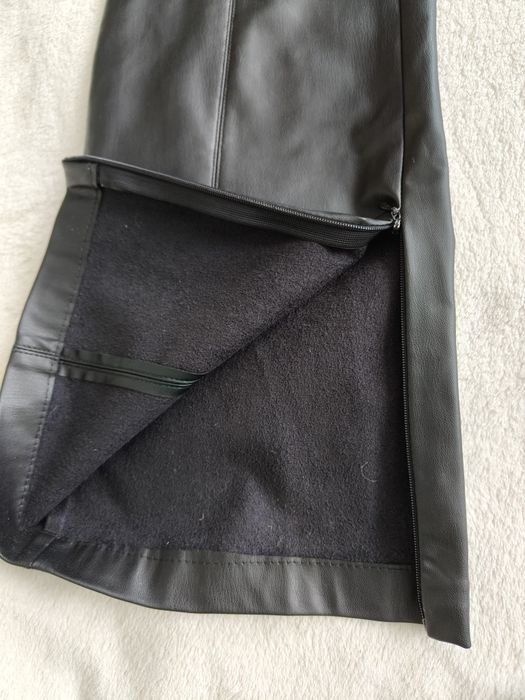 Штани екошкіра кльош від бренд ZARA.