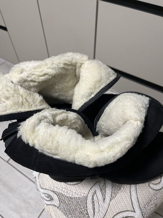 Продам замшеві чобітки.Розмір ::39