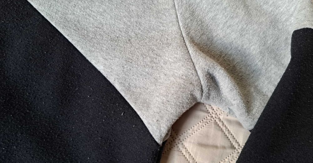 Szara czarna bluza z kapturem