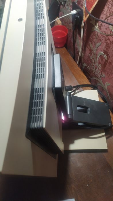 Монітор 19 дюймів.