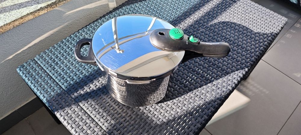 Panela de pressão Magefesa nova 6L