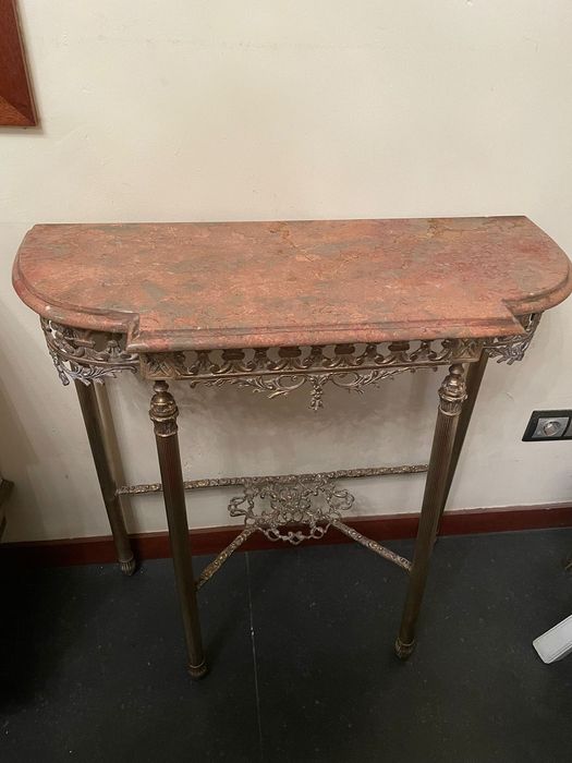 Credência ferro forjado e mármore com espelho ferro