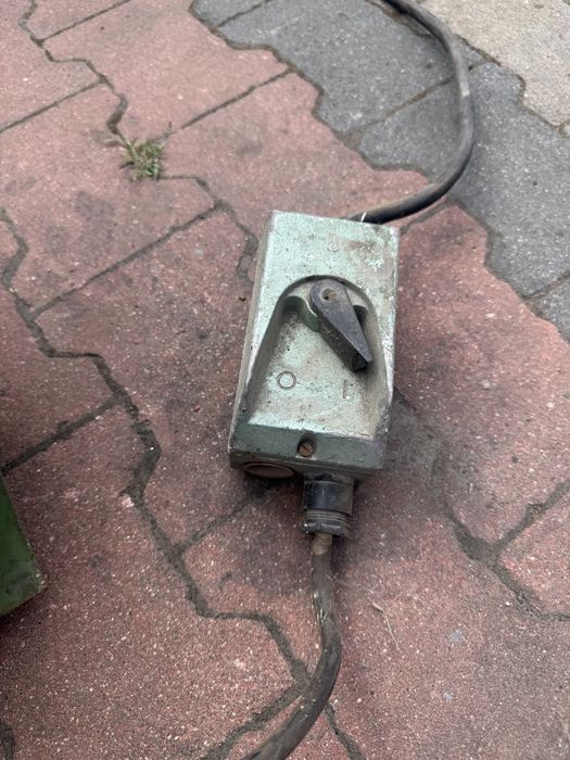Elektryczny  wyciag spalin warsztatowy .Wentylator