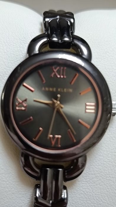 Продам часы Anne Klein