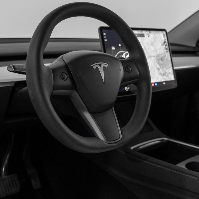 ALUGA-SE TESLA MODEL Y 2024 /Aluga-se