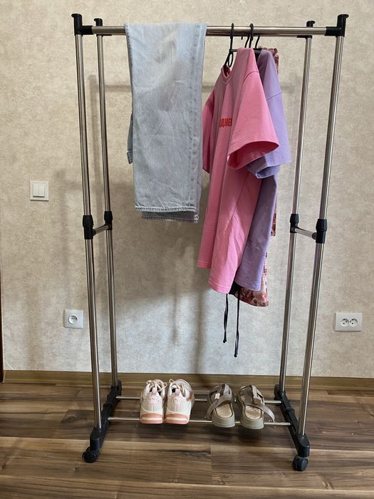 Вішалка для одягу та підставка для взуття