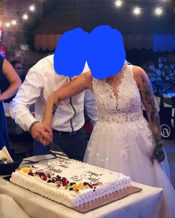 Witam mam do sprzedania piękną i zniewalającą suknie ślub