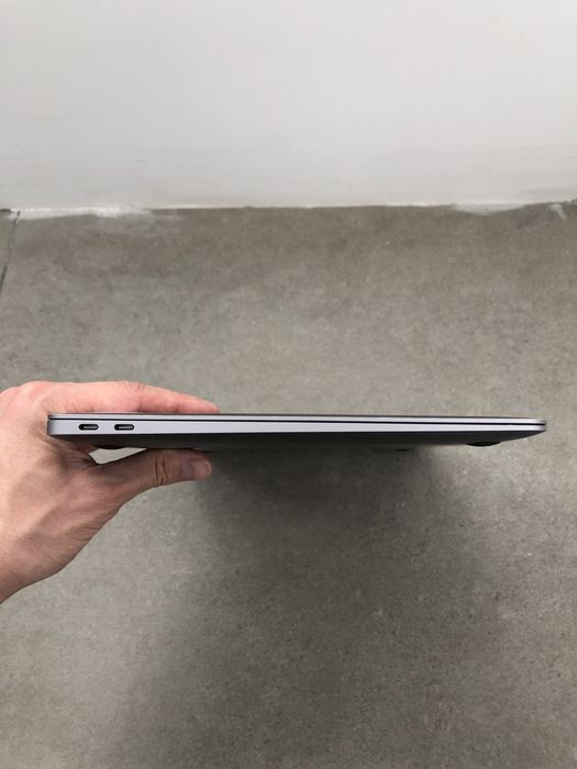 490$ MacBook Air 13" 2020 MGN63 M1 / 8 GB / 256gb SSD