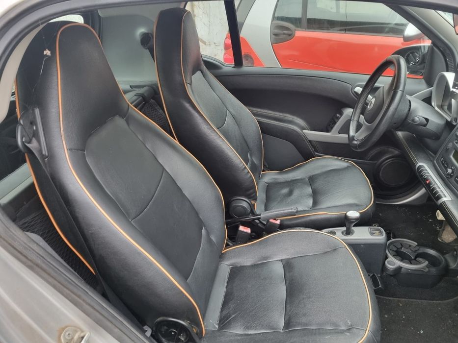 Interior em pele Smart 451