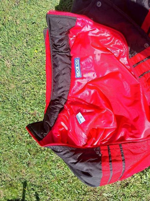 Blusão de competição da marca Sparco