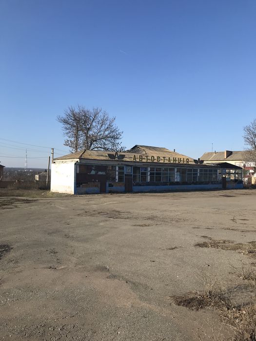 Продам приміщення і територія 0,35га.