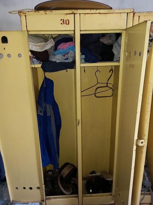 Шкаф металлический для одежды