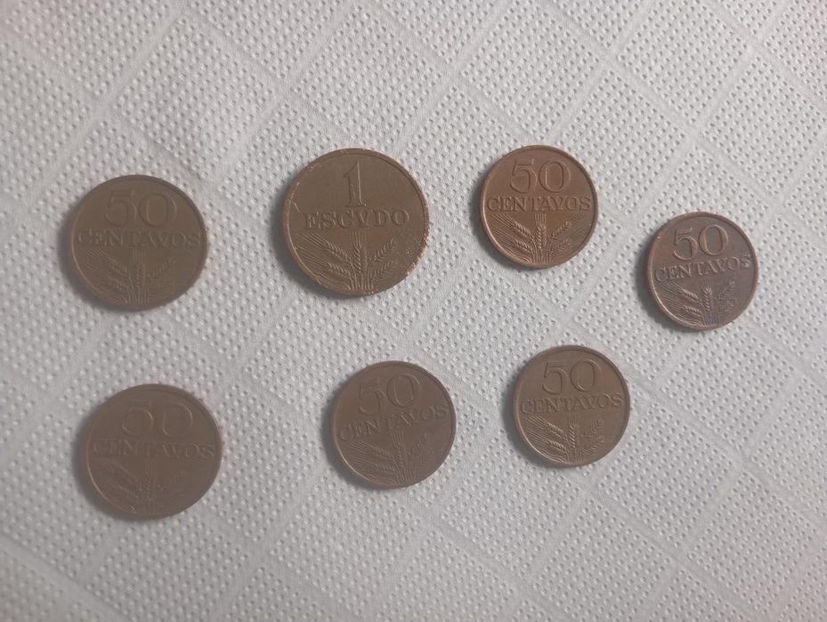Moedas 50 centavos e 1 escudo