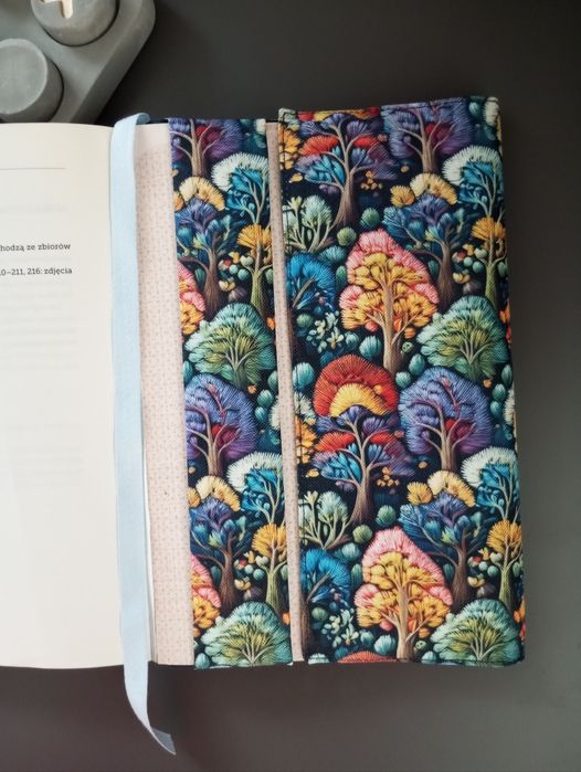 Otulacz na książki, etui, okładka.