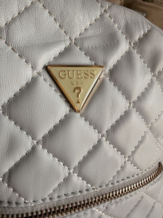 Mochila Guess Original Cinza Claro – Excelente Estado