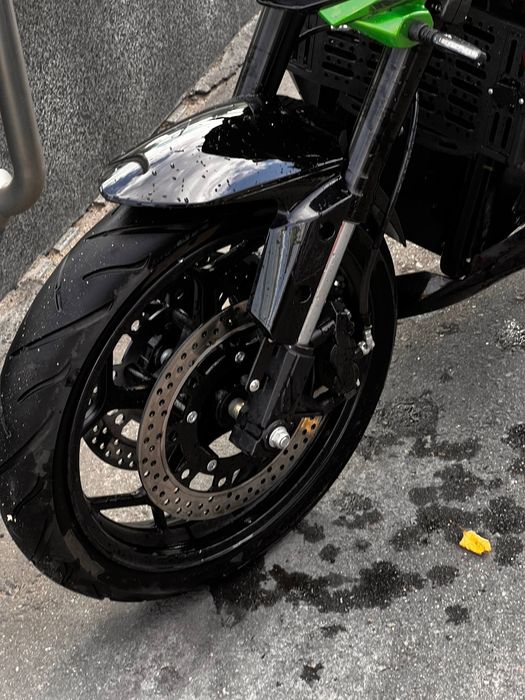 Електромотоцикл Kawasaki Z1000