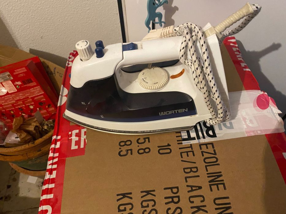 ferros de engomar a vapor. bom estado