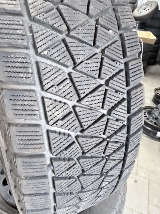 Хороші шини зимові 215/65/16 Bridjestone Blizak DV2